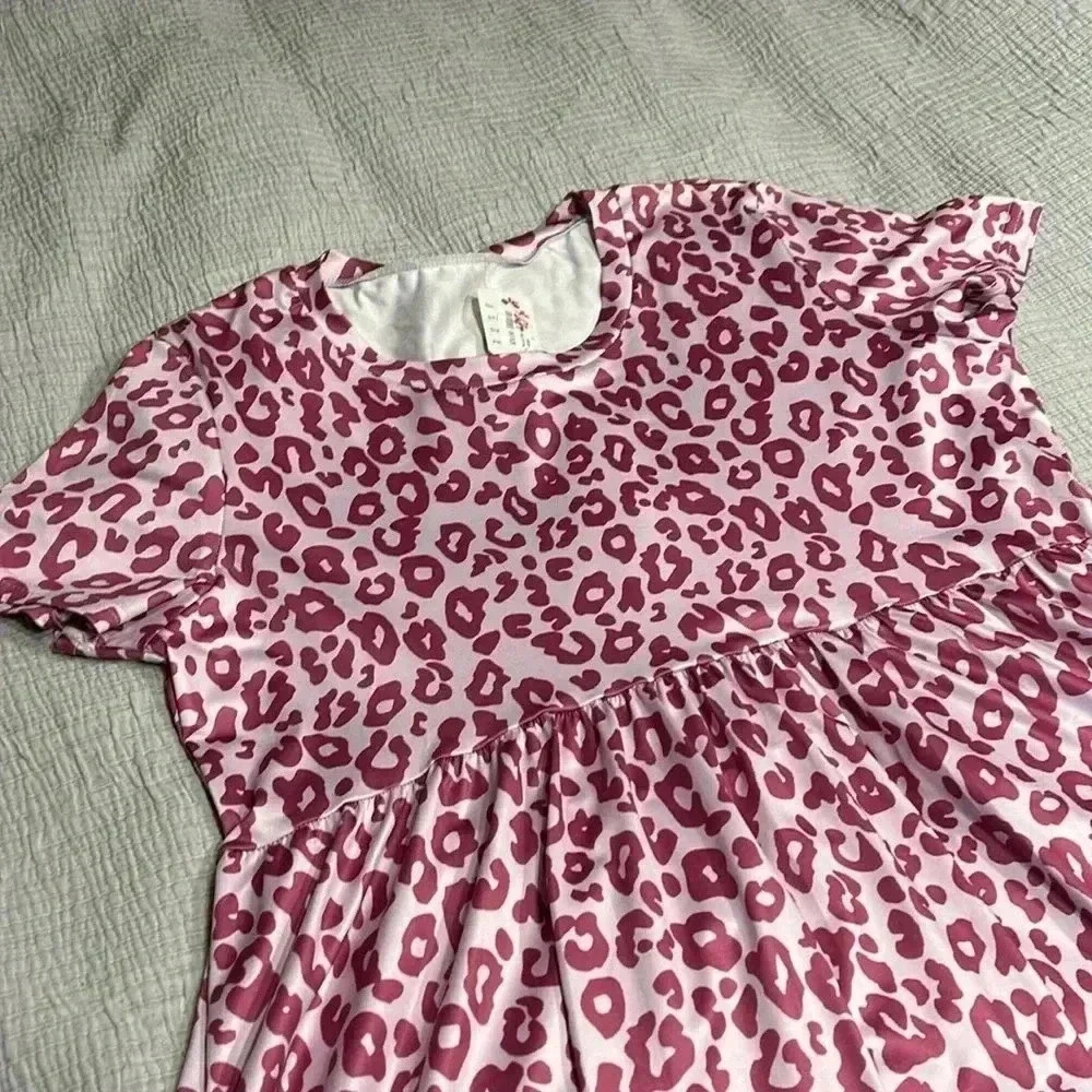 5 for 25$ Pink animal print dress. NWT